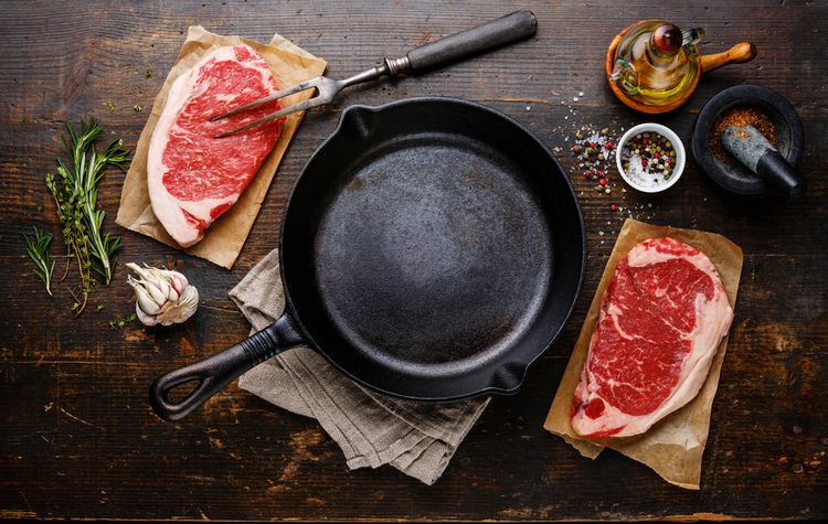 Liatinová panvica na steak