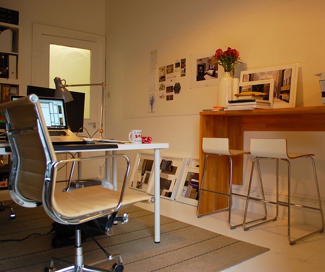 Kancelárska stolička z ekokože