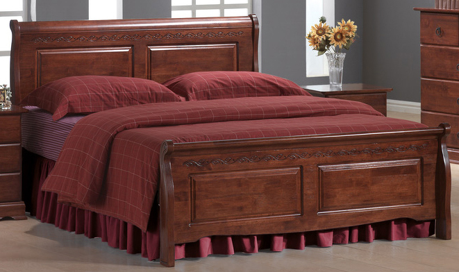Hnedá posteľ z masívneho dreva