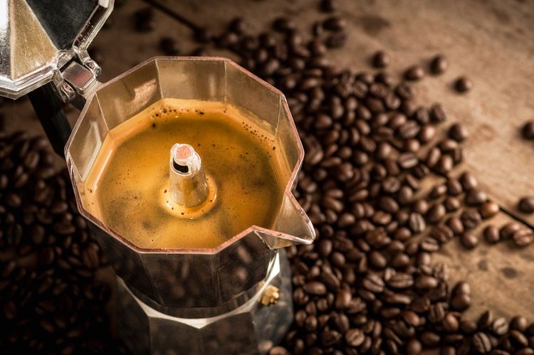 Tradičný moka kávovar na prípravu kávy