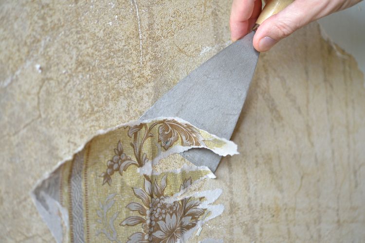 Odstraňovanie starých tapiet zo steny