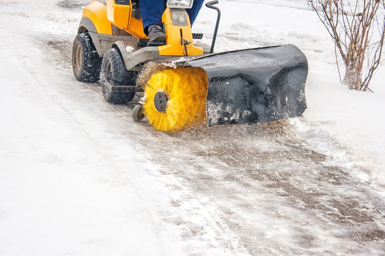 Odstraňovanie snehu a ľadu z chodníkov 2018