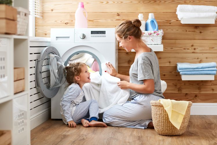 Voľne stojaca automatická práčka v práčovni