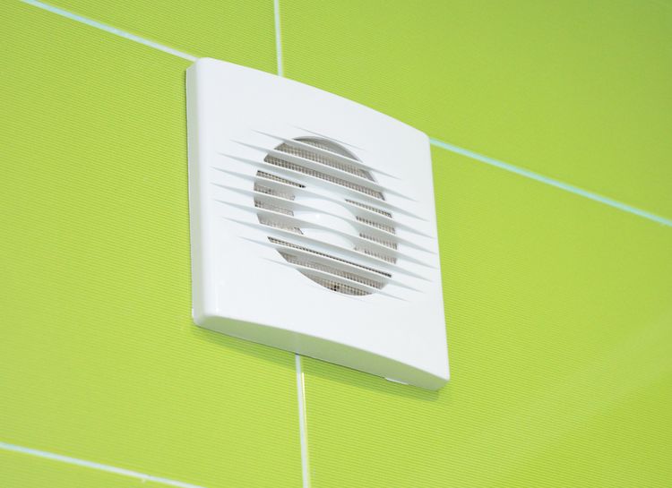 Ventilátor na stenu v kúpelni