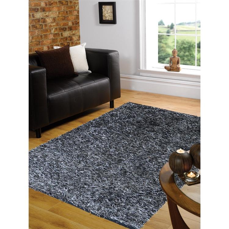 Čierny shaggy koberec do obývačky