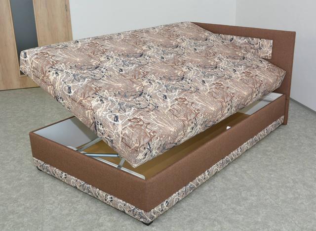 Čalúnená posteľ s pevným roštom