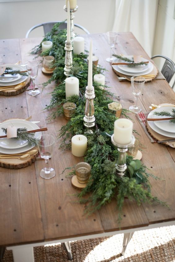 Prírodná girlanda na vianočný stôl