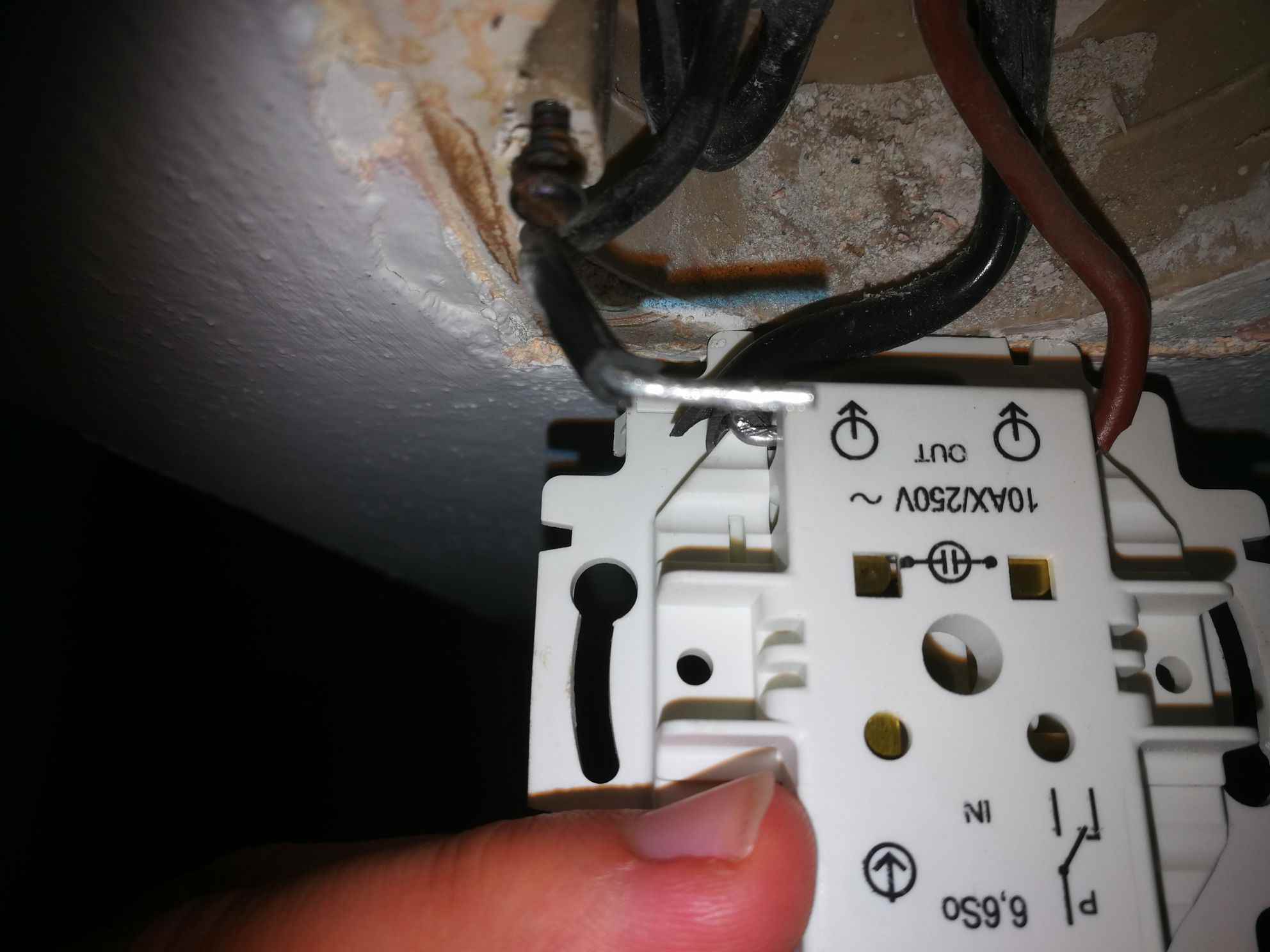 Ako môžem pripojiť elektrický spínač