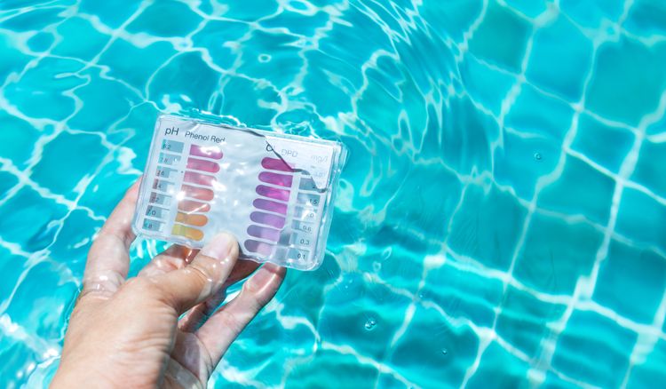 Meranie pH vody v záhradnom bazéne