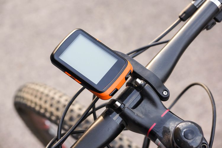 Cyklonavigácia - cyklopočítač s GPS na riadidlách bicykla