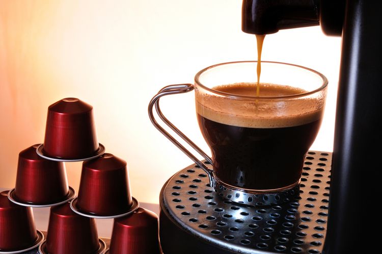príprava kávy na kapusolovom kávovare