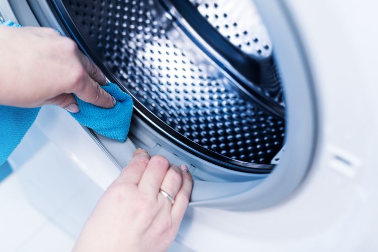 Čistenie tesnenia dvierok práčky