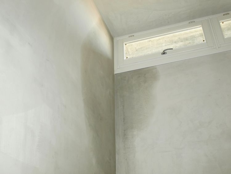 Vlhké steny v pivnici či kúpeľni - ako im predísť?