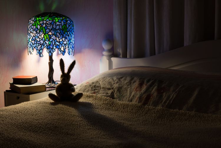 Tiffany lampa v spálni