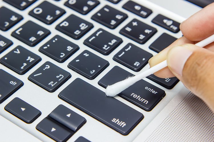 Ako často čistiť klávesnicu počítaču alebo notebooku?