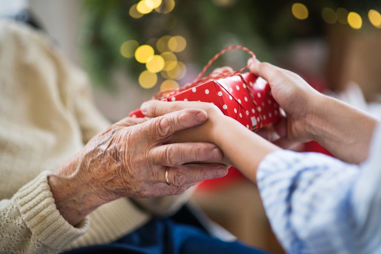 Tipy na vianočné darčeky pre starých rodičov