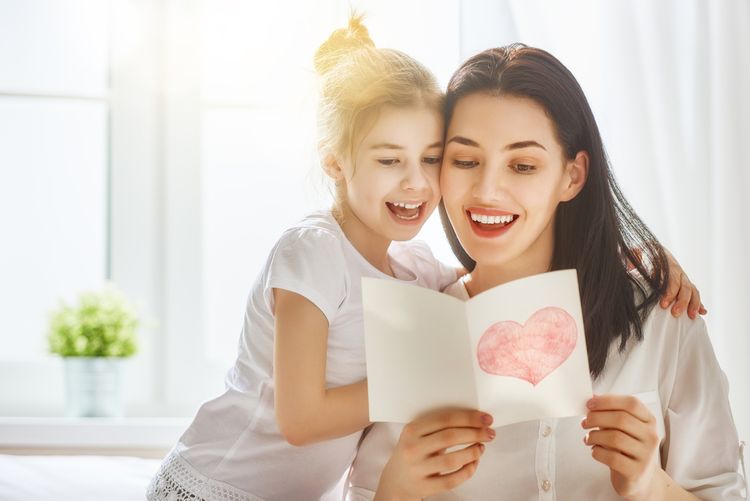 Vhodným darčekom na Deň matiek sú darčekové poukážky