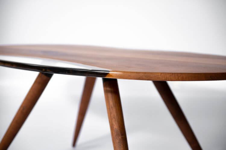 Stôl z čerešňového dreva