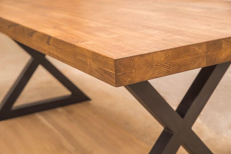 Stôl z dubového dreva