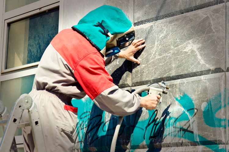 Odstraňovanie grafity pomocou chemického rozpúšťadla