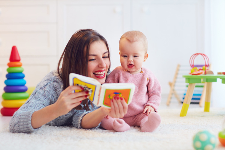Čítanie detských kníh pre bábätká