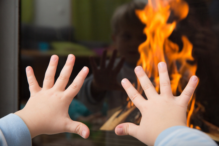 Ochrana dieťaťa pred popálením sa o krb