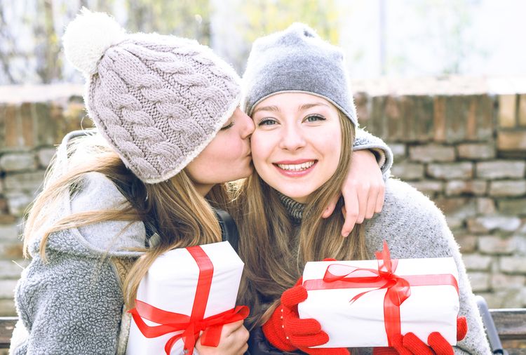 Ako vybrať najlepší darček pre sestru alebo kamarátku?