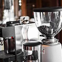 Najlepšie mlynčeky na kávu: Recenzie a test poradia, ako si vybrať