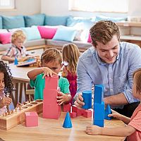 Montessori hračky: Podporte zdravý rozvoj vášho dieťatka