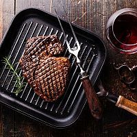 Aká je najlepšia grilovacia panvica na steaky?
