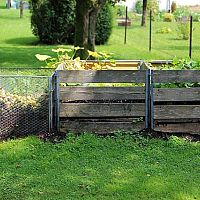 Záhradný kompostér z paliet, pletiva alebo plastu. Do bytu Foodcycler alebo vermikompostér