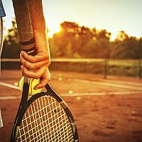 Ako vybrať tenisovú raketu pre začiatočníka, juniora či pokročilého hráča?