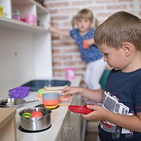 Drevené detské kuchynky pre deti? Najlacnejšie sú plastové
