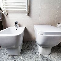 Ako vybrať WC – závesné, či klasické stojace? Rozhoduje cena, rozmery a montáž