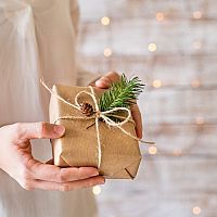 Tipy na originálne vianočné darčeky pre deti a dospelých + nápady, kam ich schovať