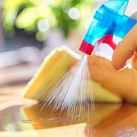 Zlé návyky pri upratovaní – čistiace prípravky a náradie, poradie, upratovanie len viditeľných miest