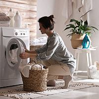 Práčky plnené spredu vs práčky plnené zhora: akú práčku vybrať, výhody jednotlivých typov