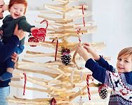 Ako vyrobiť netradičný vianočný stromček z papiera, zo šišiek, z dreva, paliet, vetvičiek, na stenu