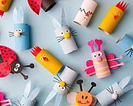 Veľkonočné dekorácie z roliek toaletného papiera – zvieratká (zajac, motýľ, kuriatka), kvety i košíčky