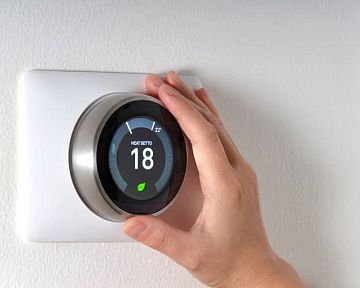 Izbový WiFi alebo manuálny termostat na podlahové kúrenie, radiátor či kotol? Poradíme, ako vybrať