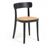 Čierna jedálenská stolička z bukového dreva Kave Home Romane